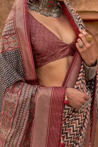 Beige women silk blend banarasi saree with blouse piece