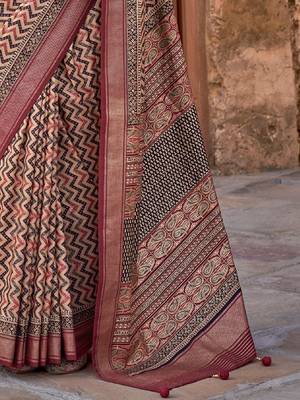 Beige women silk blend banarasi saree with blouse piece 4