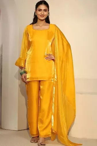 women regular kurta with palazzos & with dupatta