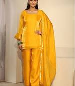 women regular kurta with palazzos & with dupatta