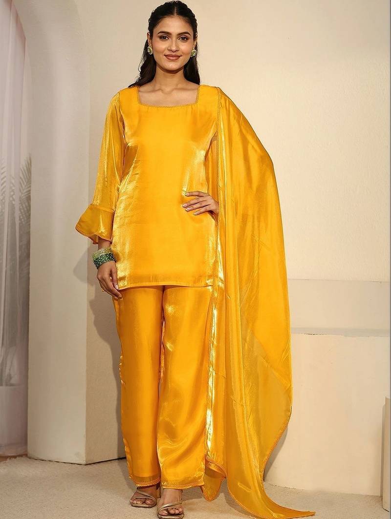 women regular kurta with palazzos & with dupatta