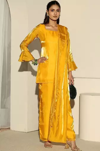 women regular kurta with palazzos & with dupatta