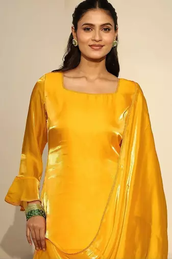 women regular kurta with palazzos & with dupatta