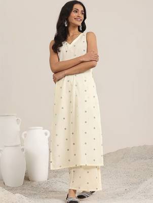 women printed regular kurta with palazzos 4