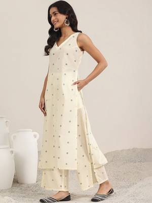 women printed regular kurta with palazzos 6