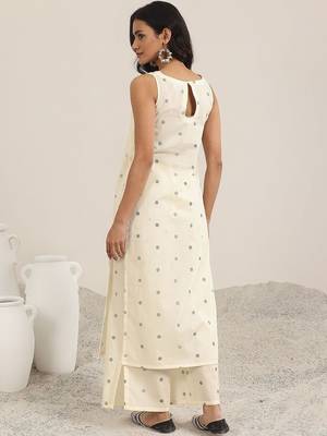 women printed regular kurta with palazzos 7