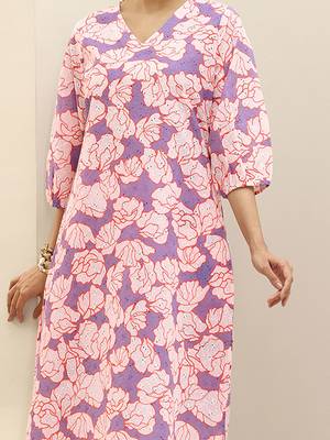 women floral printed regular thread work kurta with trousers 3