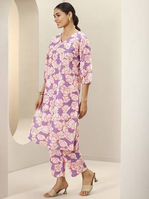 women floral printed regular thread work kurta with trousers 5