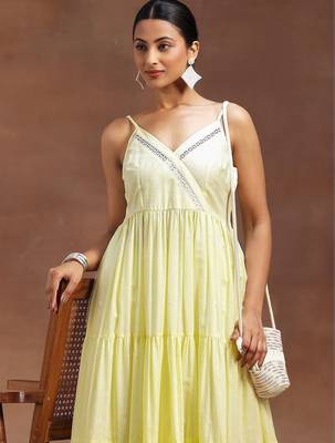 women ethnic motifs embroidered tiered chikankari kurta with trousers 2