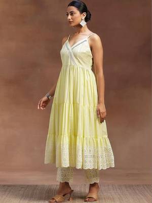 women ethnic motifs embroidered tiered chikankari kurta with trousers 3