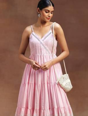 women ethnic motifs embroidered tiered chikankari kurta with trousers 5
