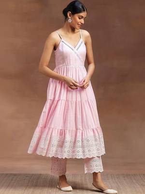 women ethnic motifs embroidered tiered chikankari kurta with trousers 6