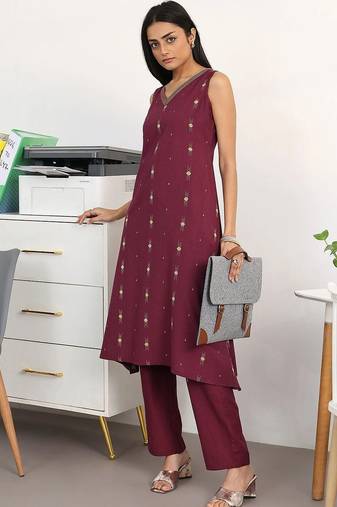 women ethnic motifs printed regular kurta with trousers