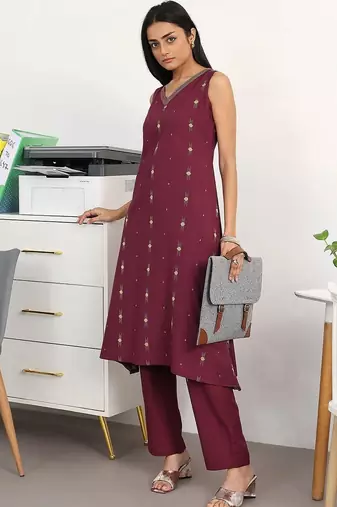 women ethnic motifs printed regular kurta with trousers