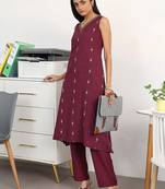 women ethnic motifs printed regular kurta with trousers