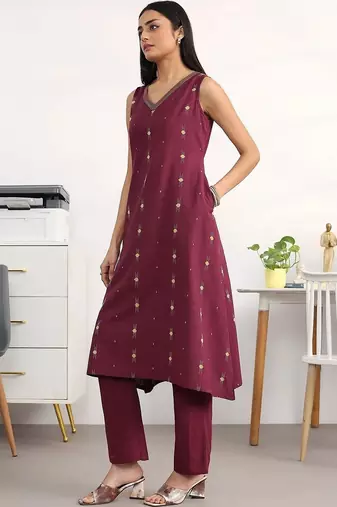 women ethnic motifs printed regular kurta with trousers