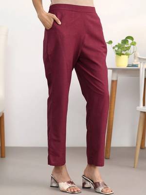 women ethnic motifs printed regular kurta with trousers 4