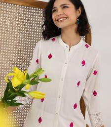 women ethnic motifs embroidered regular kurta with trousers