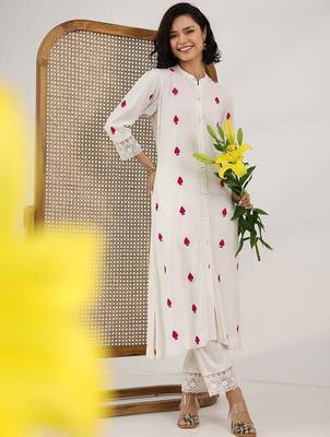 women ethnic motifs embroidered regular kurta with trousers 5
