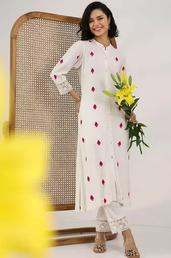 women ethnic motifs embroidered regular kurta with trousers