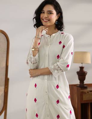 women ethnic motifs embroidered regular kurta with trousers 6