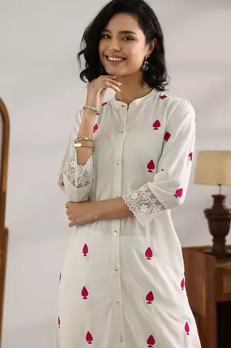 women ethnic motifs embroidered regular kurta with trousers