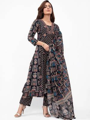 women ethnic motifs printed regular kurta with trousers & with dupatta 2