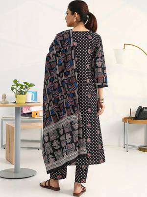 women ethnic motifs printed regular kurta with trousers & with dupatta 6