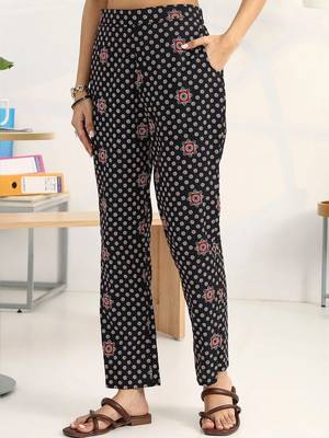 women ethnic motifs printed regular kurta with trousers & with dupatta 7