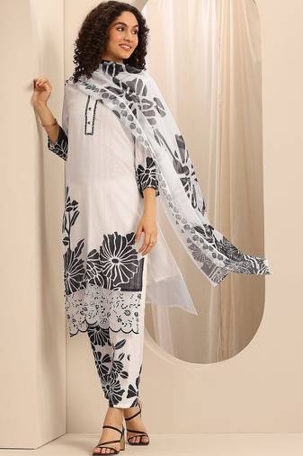 women floral printed regular kurta with trousers & with dupatta