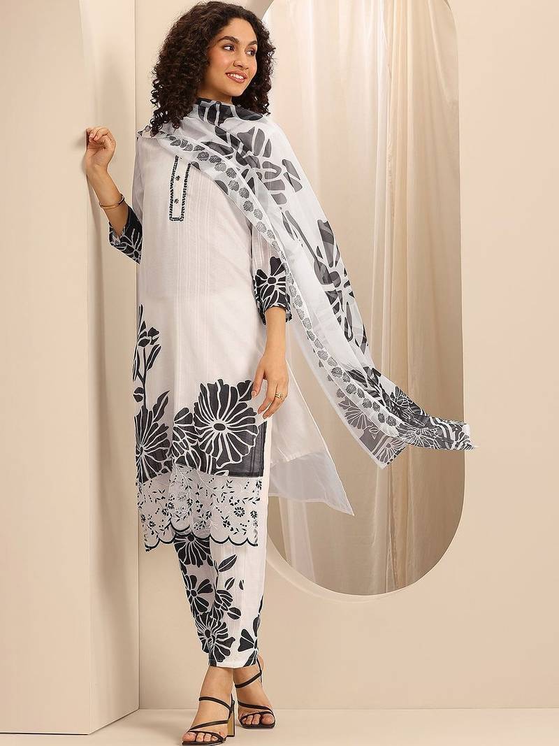 women floral printed regular kurta with trousers & with dupatta