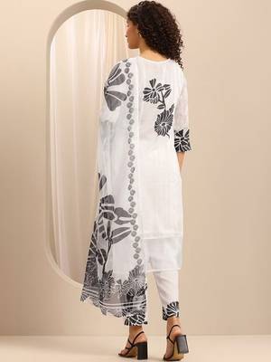 women floral printed regular kurta with trousers & with dupatta 2