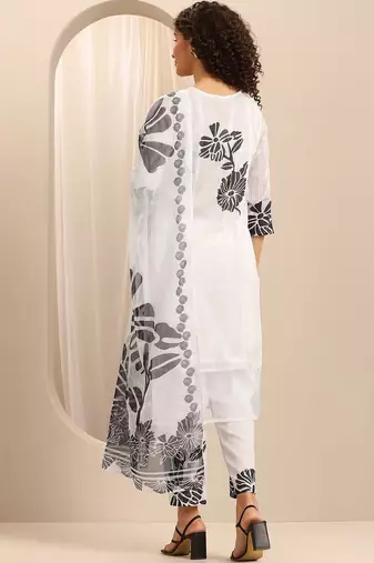 women floral printed regular kurta with trousers & with dupatta