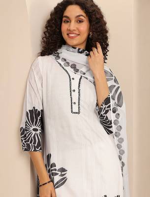 women floral printed regular kurta with trousers & with dupatta 4