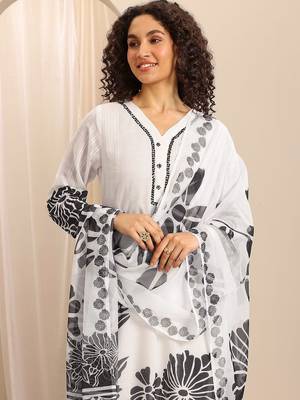 women floral printed regular kurta with trousers & with dupatta 7