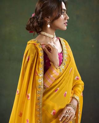 Yellow geometric printed embellished sequinned party wear saree 4