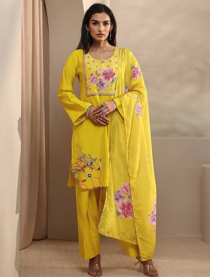 women floral printed regular kurta with patiala & with dupatta