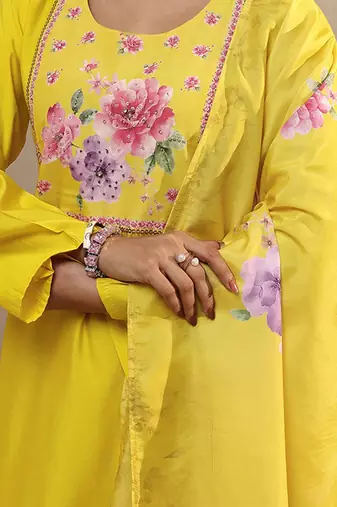 women floral printed regular kurta with patiala & with dupatta