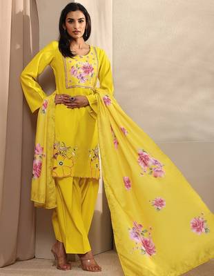 women floral printed regular kurta with patiala & with dupatta 5