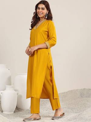 yoke design v-neck straight sequinned kurta with trousers and dupatta 3