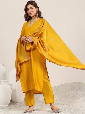 yoke design v-neck straight sequinned kurta with trousers and dupatta 5