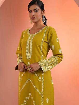 floral embroidered round neck sequinned straight kurta with trousers & dupatta 3