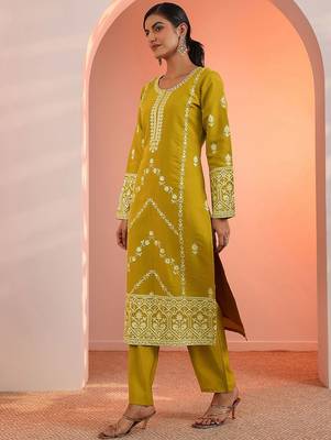 floral embroidered round neck sequinned straight kurta with trousers & dupatta 4