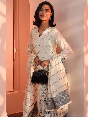 women woven design embroidered kurta with trousers & dupatta 2