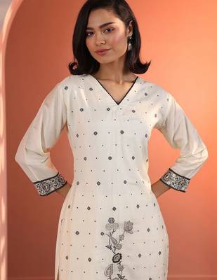 women woven design embroidered kurta with trousers & dupatta 3