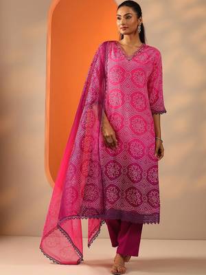 women ethnic motifs printed regular kurta with trousers & with dupatta 1