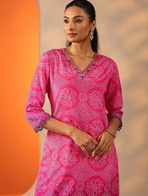 women ethnic motifs printed regular kurta with trousers & with dupatta 6
