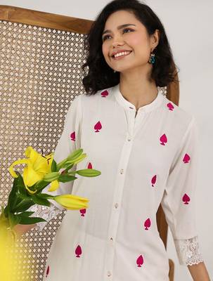 women ethnic motifs embroidered regular thread work kurta with trousers 2
