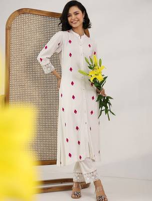 women ethnic motifs embroidered regular thread work kurta with trousers 4