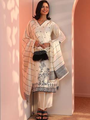women ethnic motifs printed regular kurta with trousers & with dupatta 1